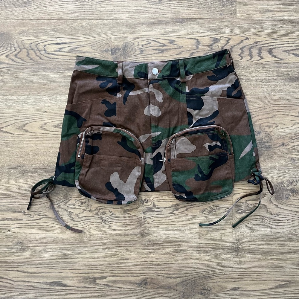 FINESSE Merida camo zip pocket mini skirt size L - Picture 2 of 5